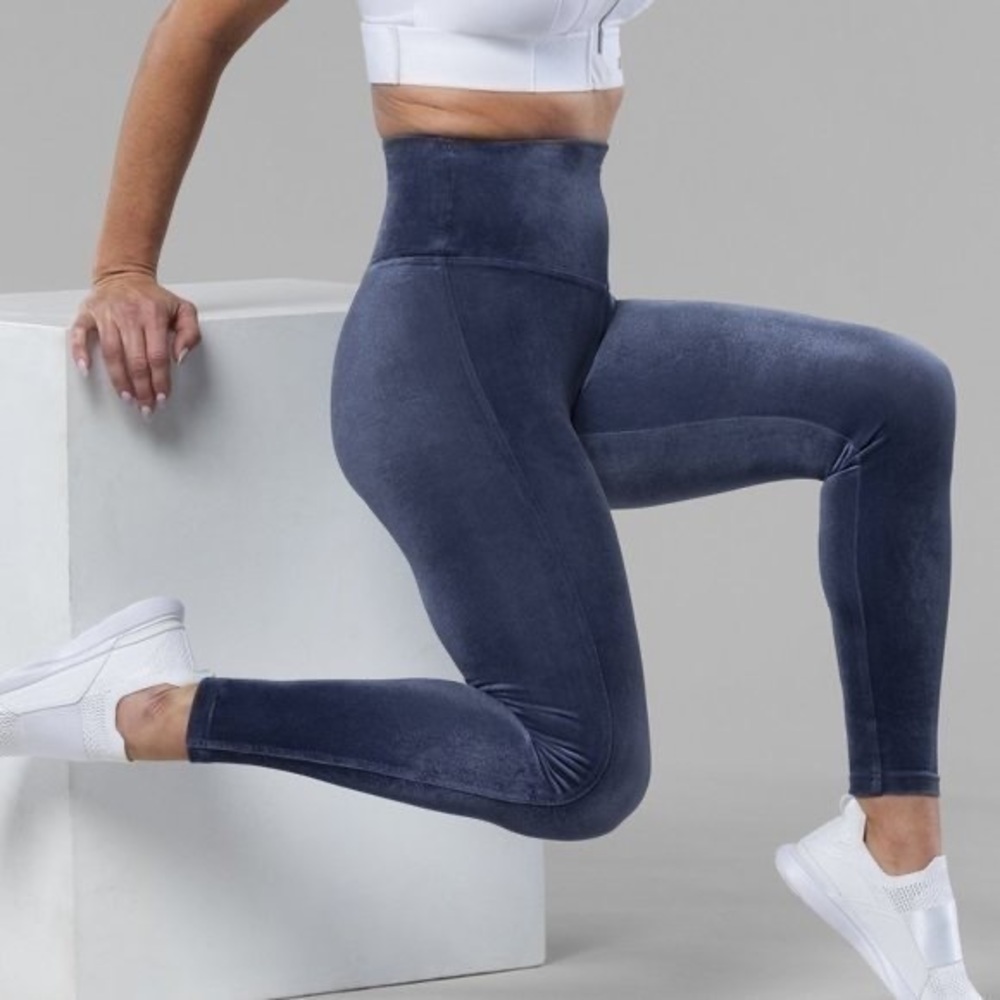 SHEFIT Boss Leggings in velvet purple